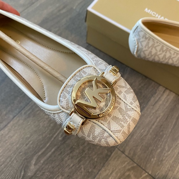 MK Fulton Shoes - Picture 3 of 4